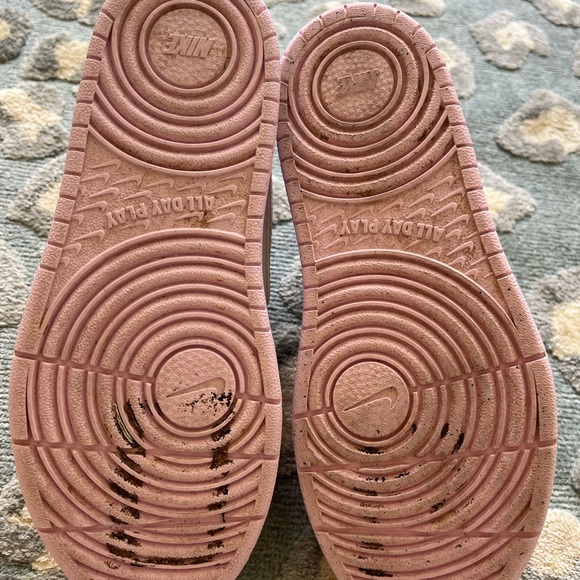 Kids Pink and White Sneakers Nike girls size 1 - Picture 4 of 5